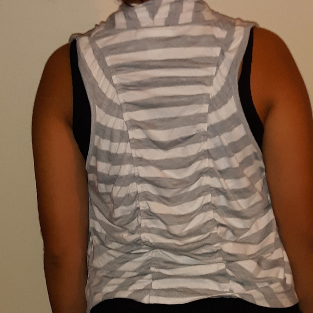 Vest - Picture 2 of 4